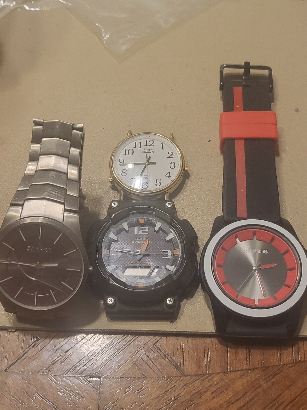 10/$20 Lot Of 4 Men's Watches For Parts Or Repair